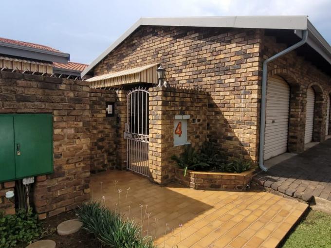 3 Bedroom Simplex for Sale For Sale in Brackenhurst - MR673690