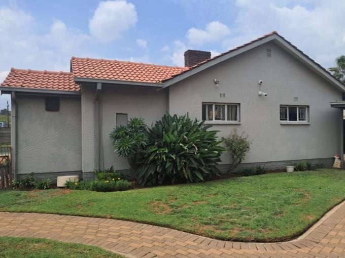 3 Bedroom House for Sale For Sale in Verwoerdpark - MR673711