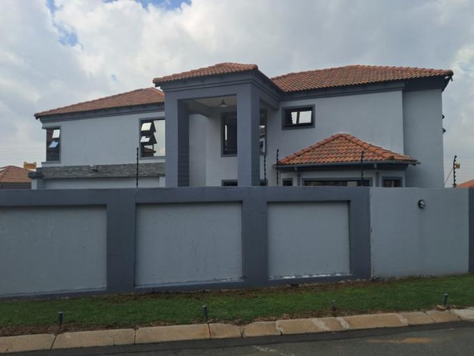 4 Bedroom House for Sale For Sale in South Crest - MR673718