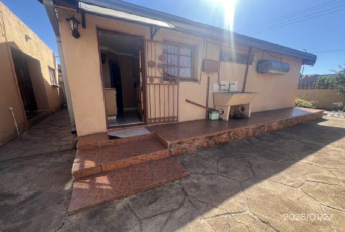 SA Home Loans Sale in Execution 3 Bedroom House for Sale in Soshanguve - MR673743