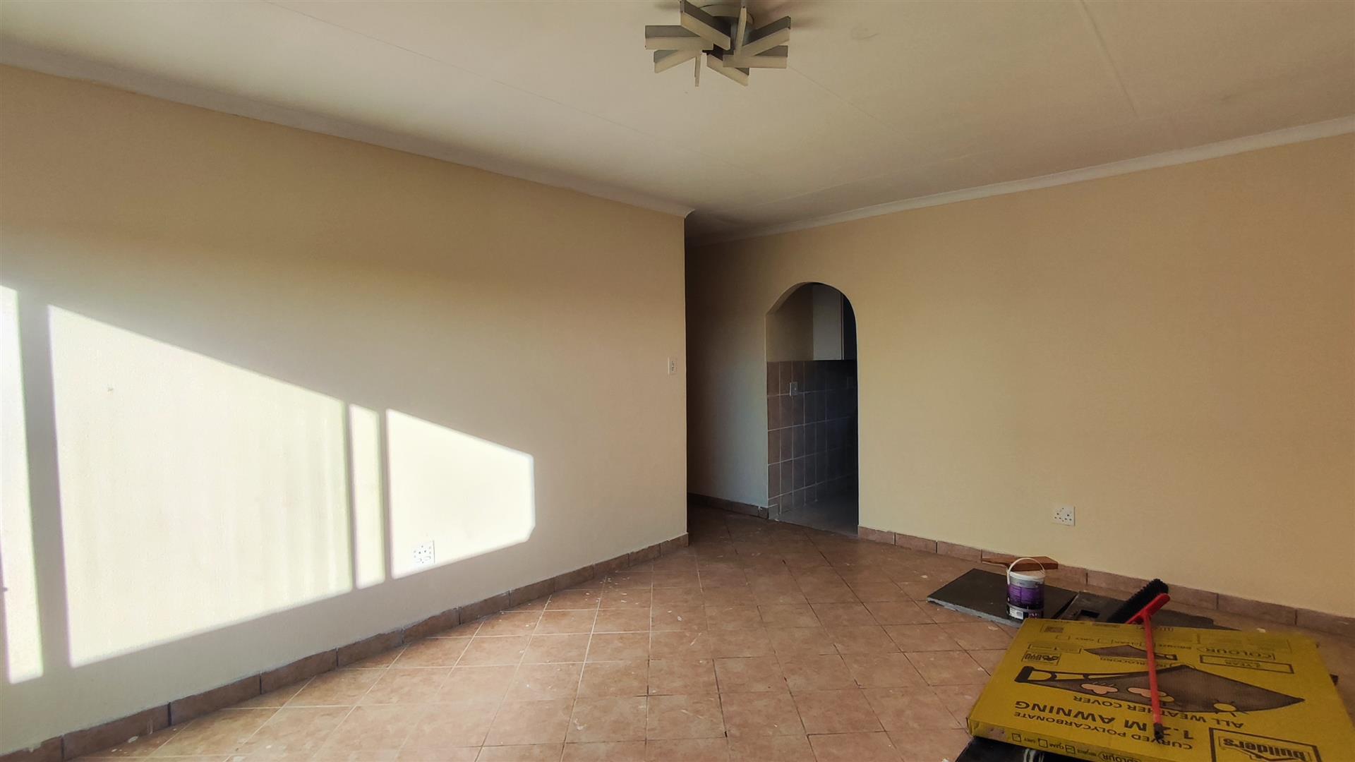 Lounges - 20 square meters of property in Terenure