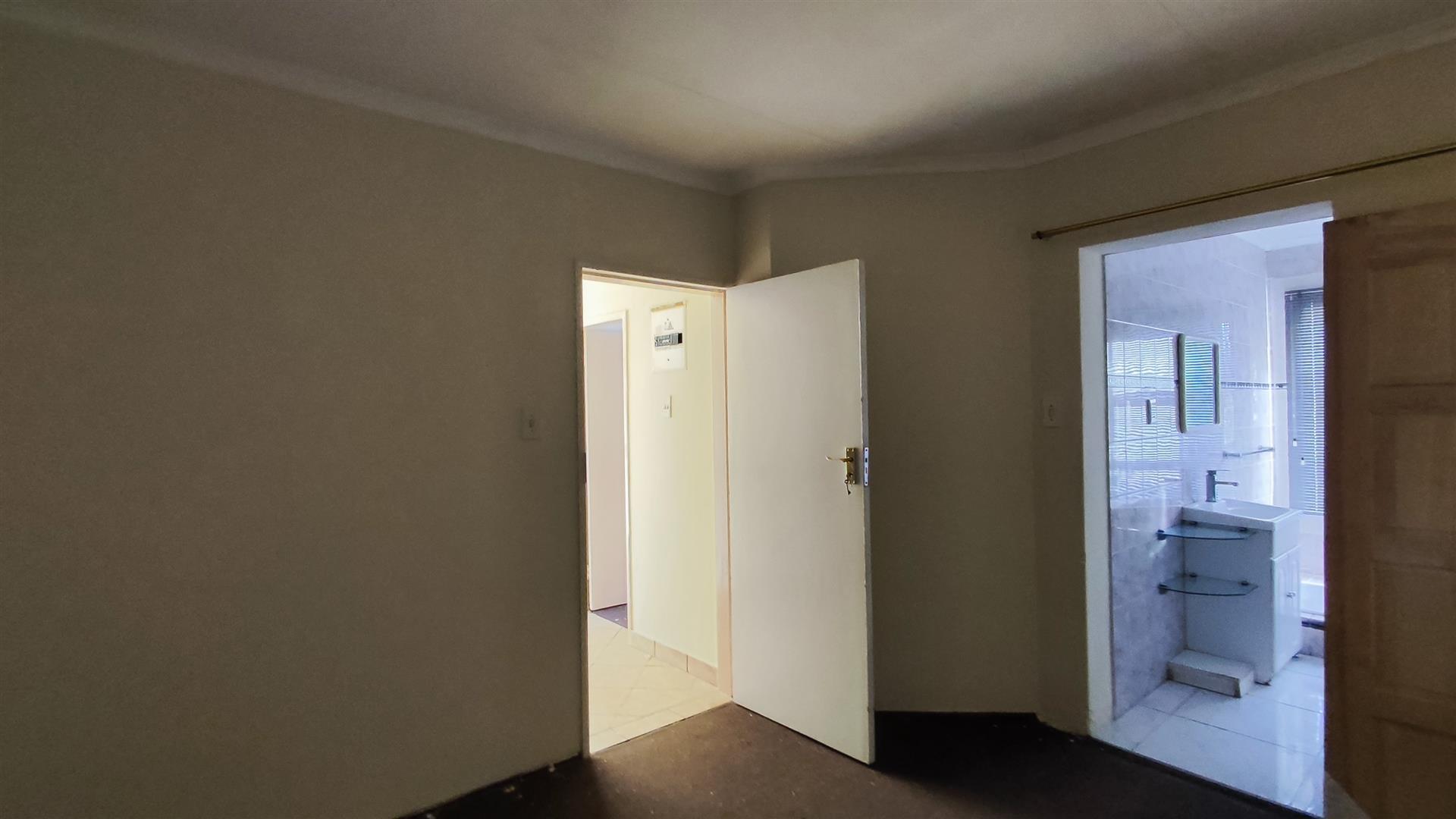 Main Bedroom - 14 square meters of property in Terenure