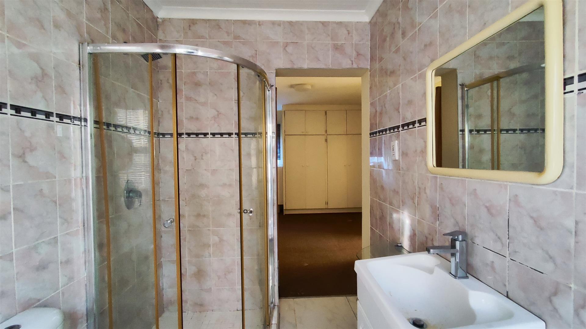 Main Bathroom - 6 square meters of property in Terenure