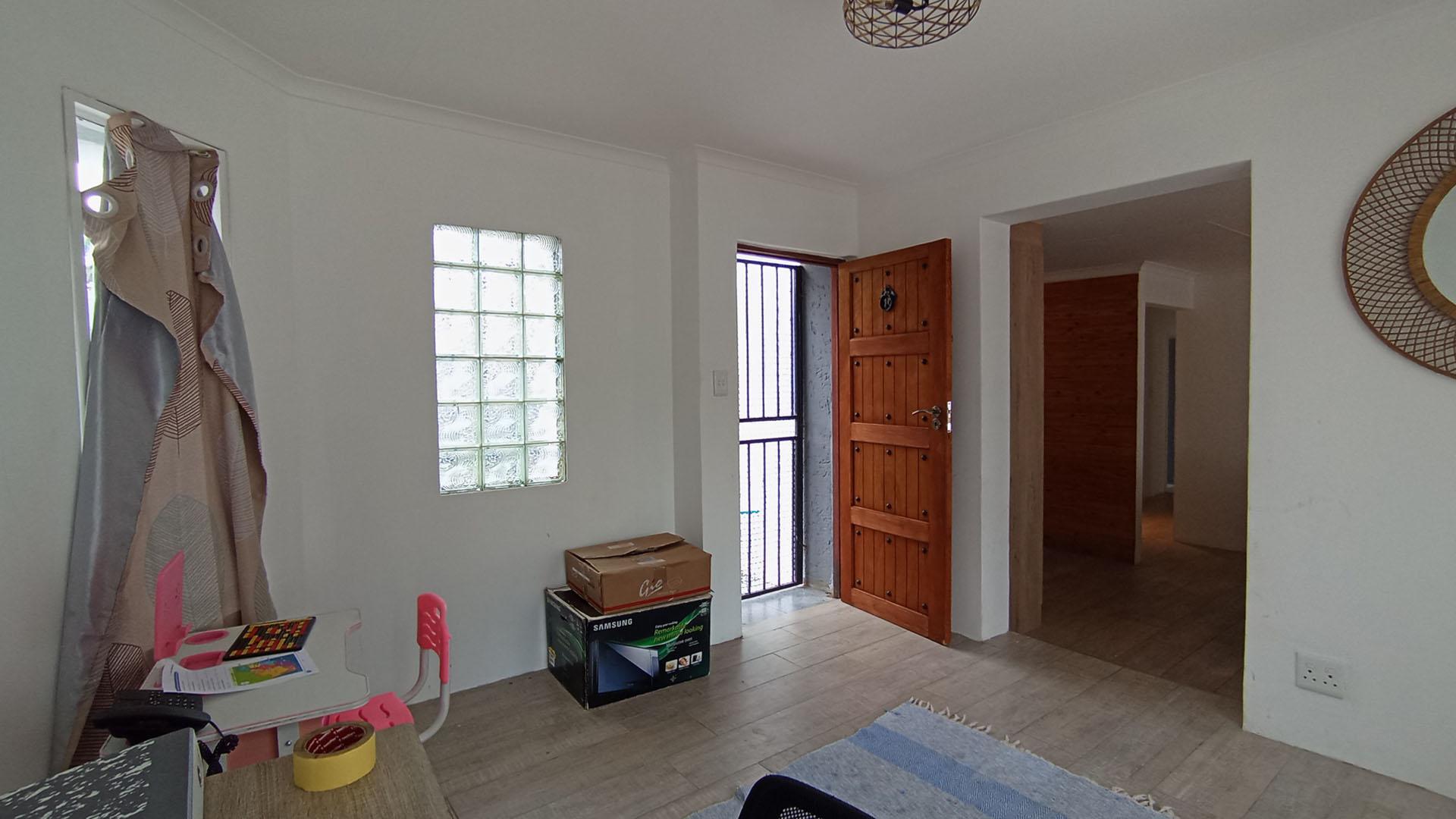 Dining Room - 14 square meters of property in Faerie Glen