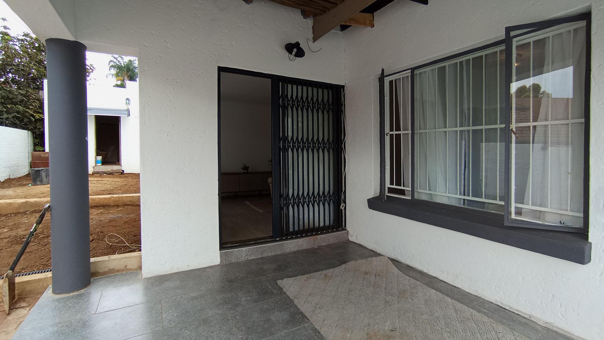 Patio - 12 square meters of property in Faerie Glen