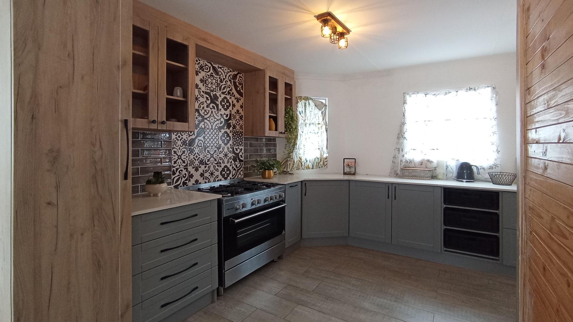 Kitchen - 15 square meters of property in Faerie Glen