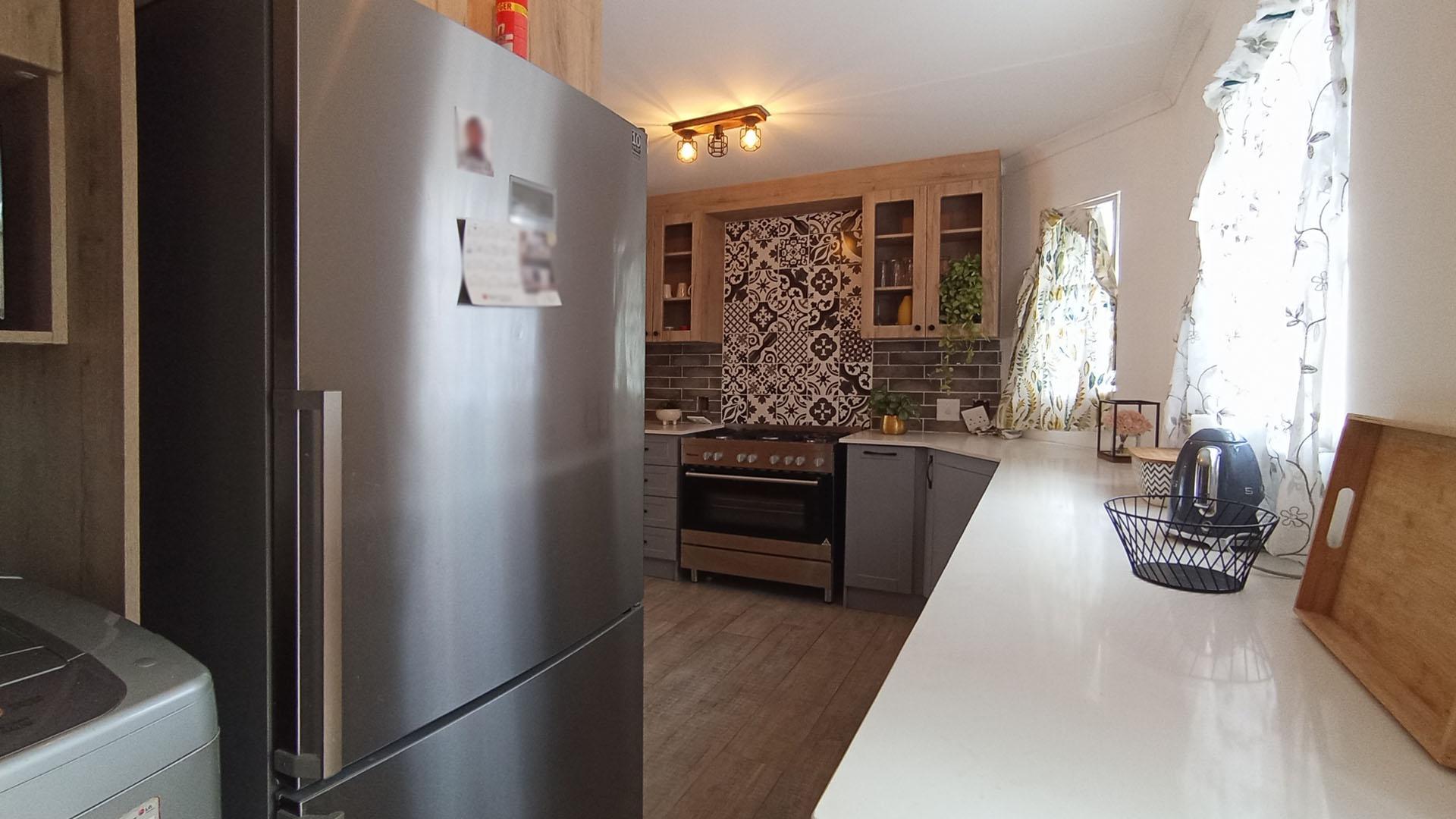 Kitchen - 15 square meters of property in Faerie Glen