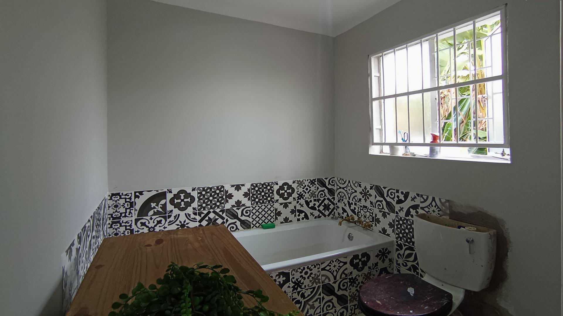 Main Bathroom - 6 square meters of property in Faerie Glen