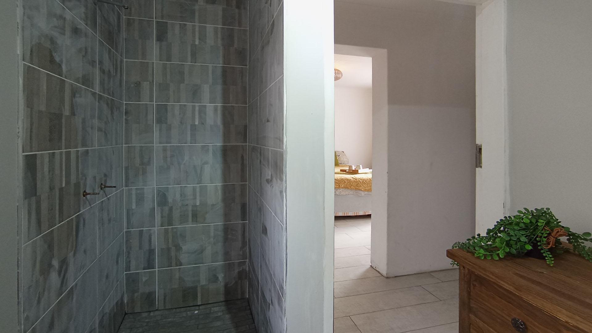 Main Bathroom - 6 square meters of property in Faerie Glen