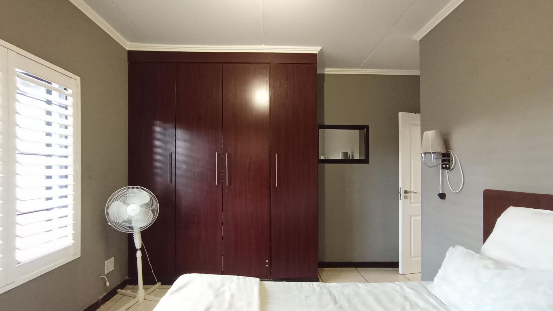 Main Bedroom - 11 square meters of property in Greenstone Hill