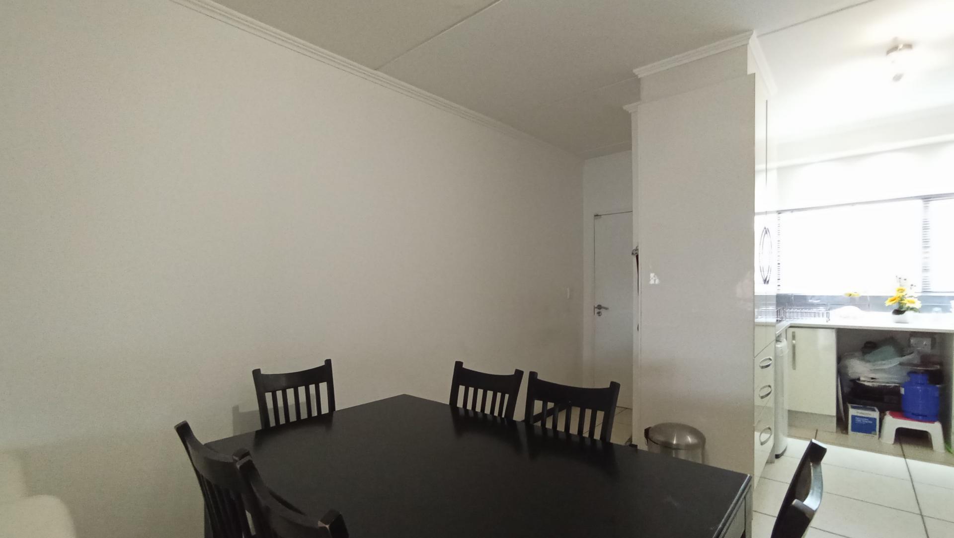 Dining Room - 8 square meters of property in Greenstone Hill
