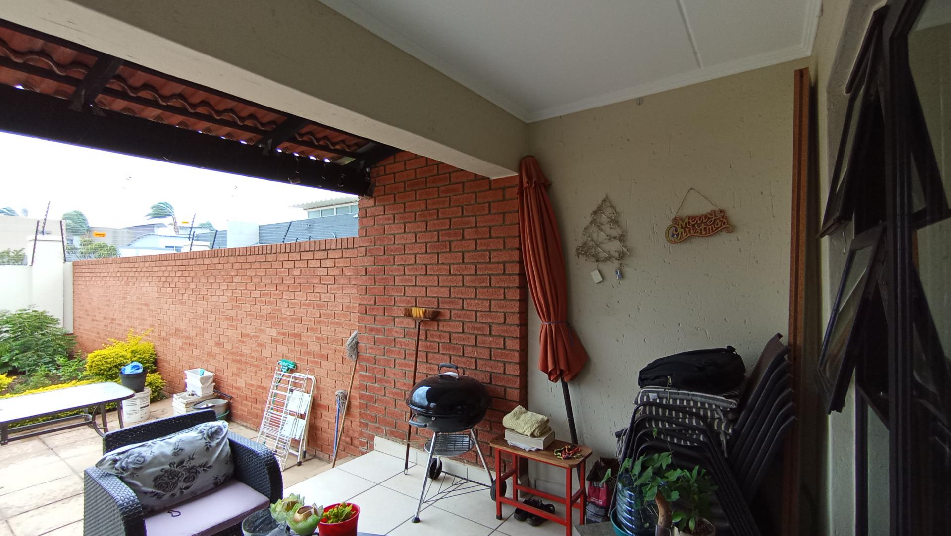 Patio - 10 square meters of property in Greenstone Hill