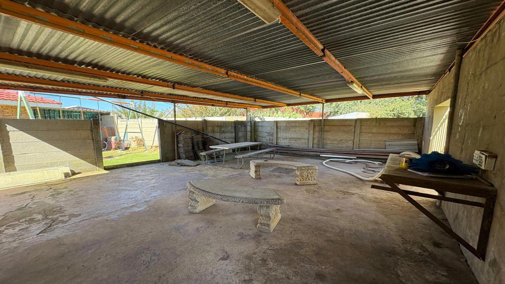 Patio - 46 square meters of property in Helikon Park