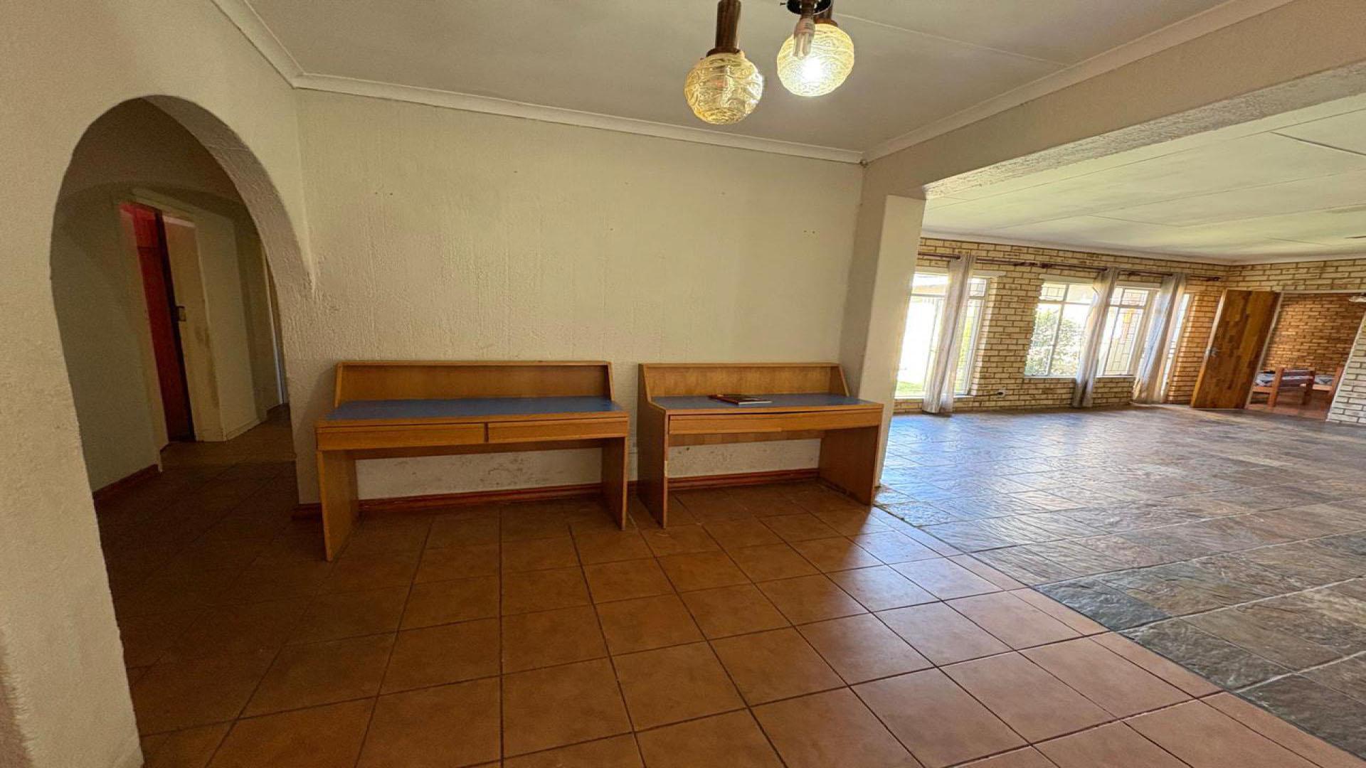 Dining Room - 14 square meters of property in Helikon Park