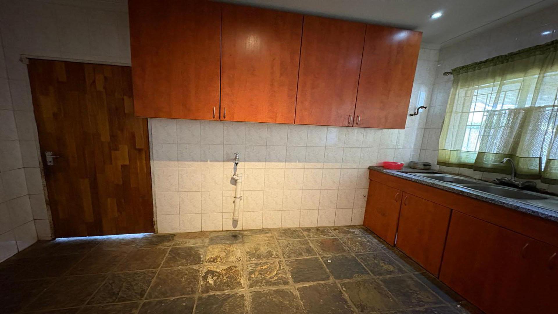 Scullery - 11 square meters of property in Helikon Park