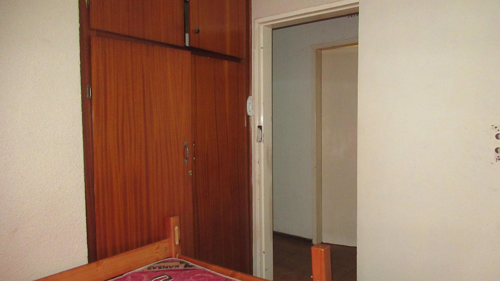 Bed Room 1 - 13 square meters of property in Helikon Park