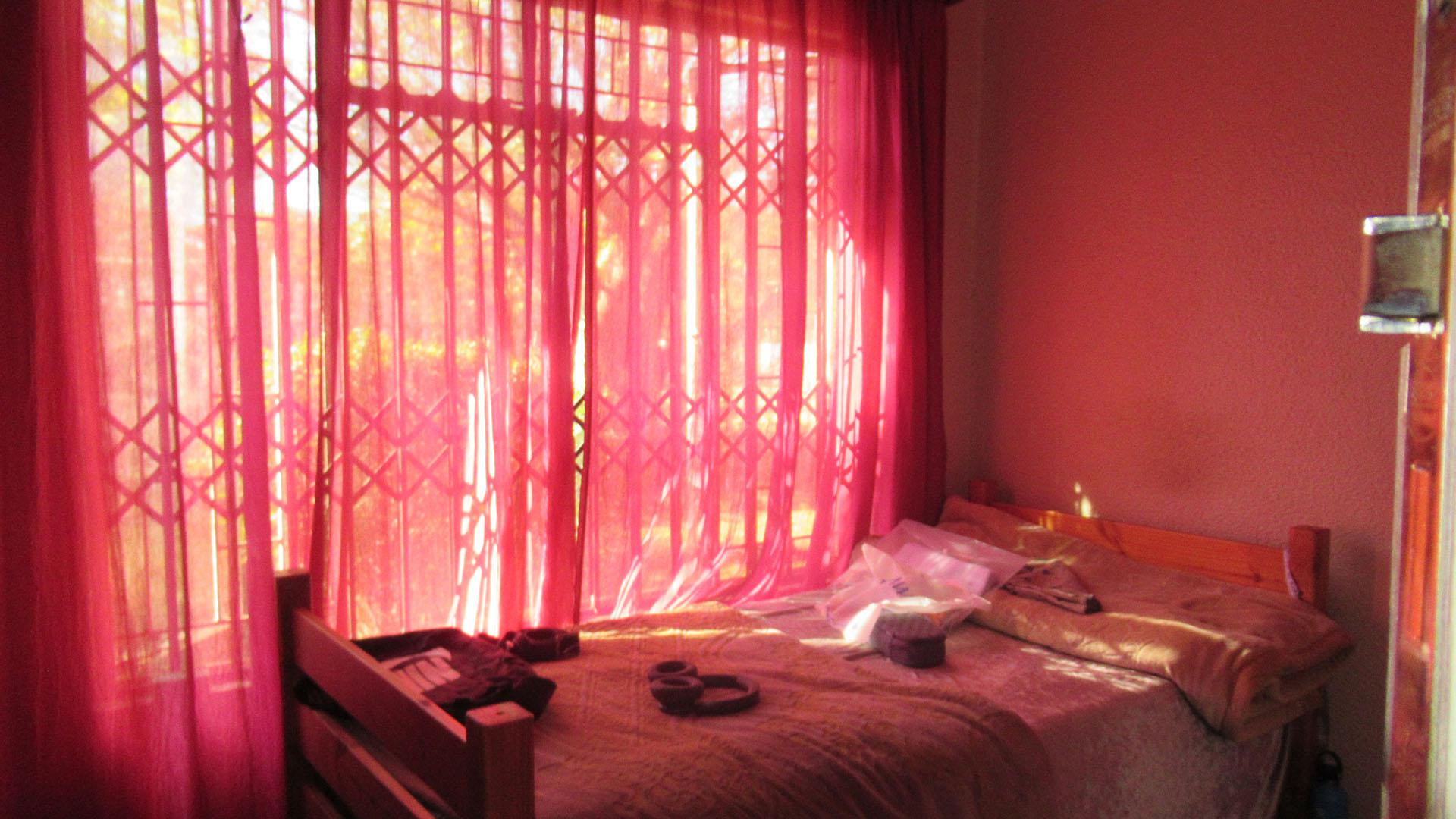 Bed Room 2 - 12 square meters of property in Helikon Park