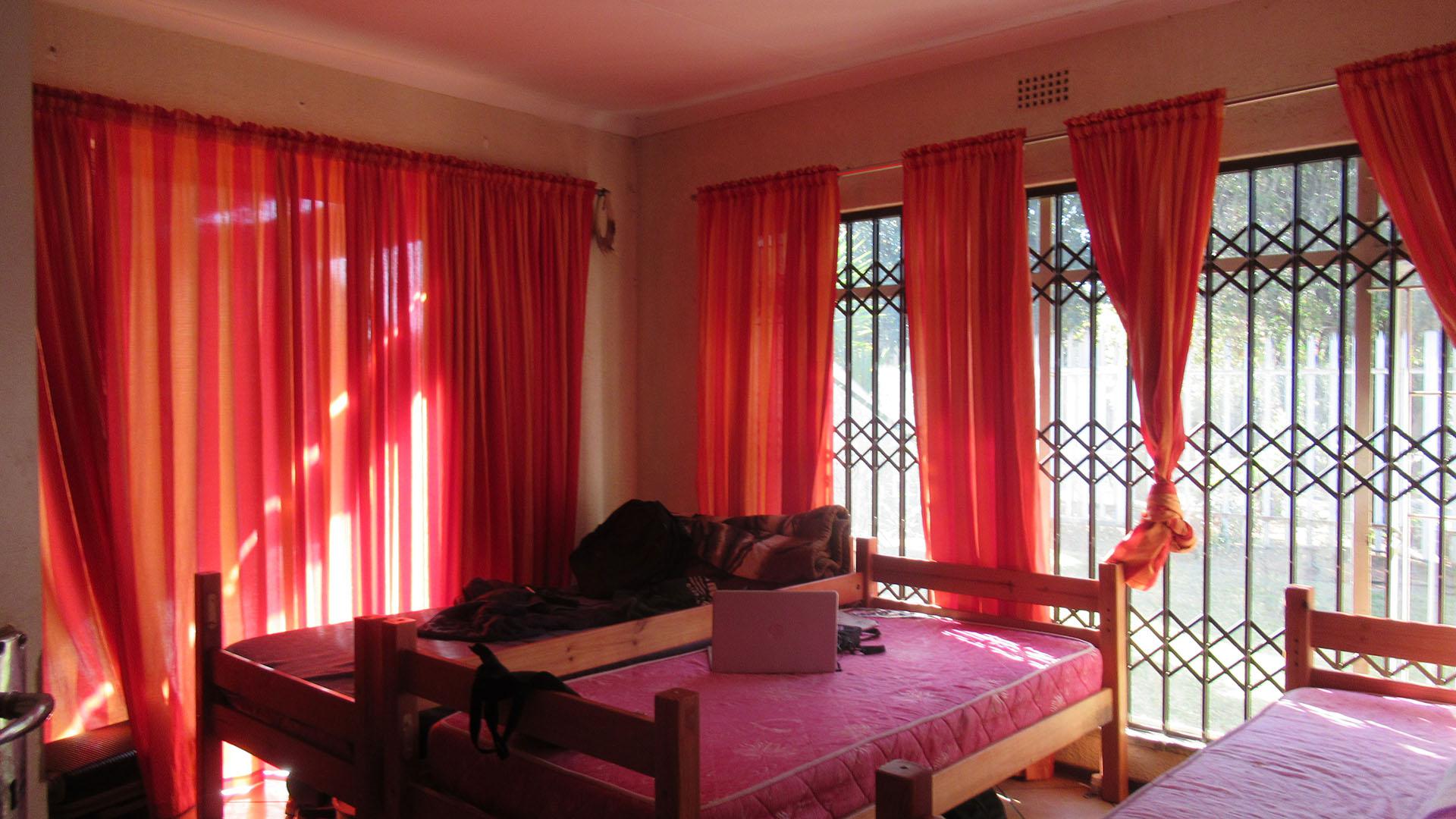 Bed Room 4 - 19 square meters of property in Helikon Park
