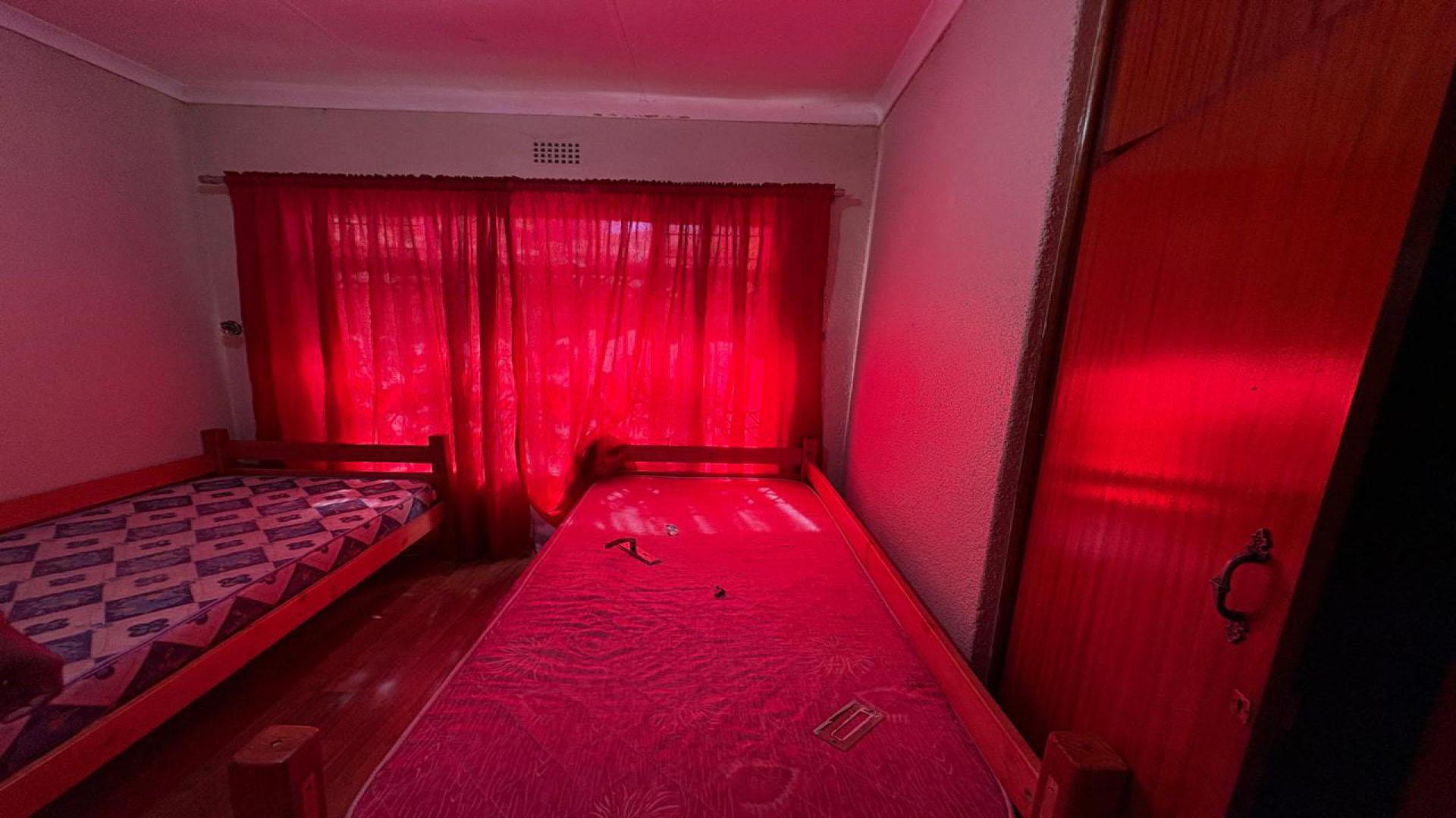 Bed Room 1 - 13 square meters of property in Helikon Park