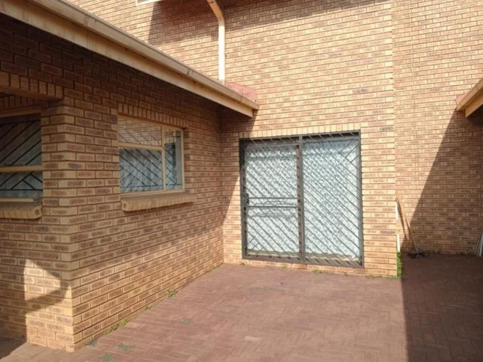 4 Bedroom House to Rent in Vanderbijlpark - Property to rent - MR673799