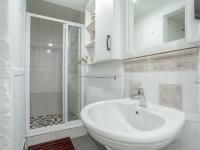  of property in Kloof 