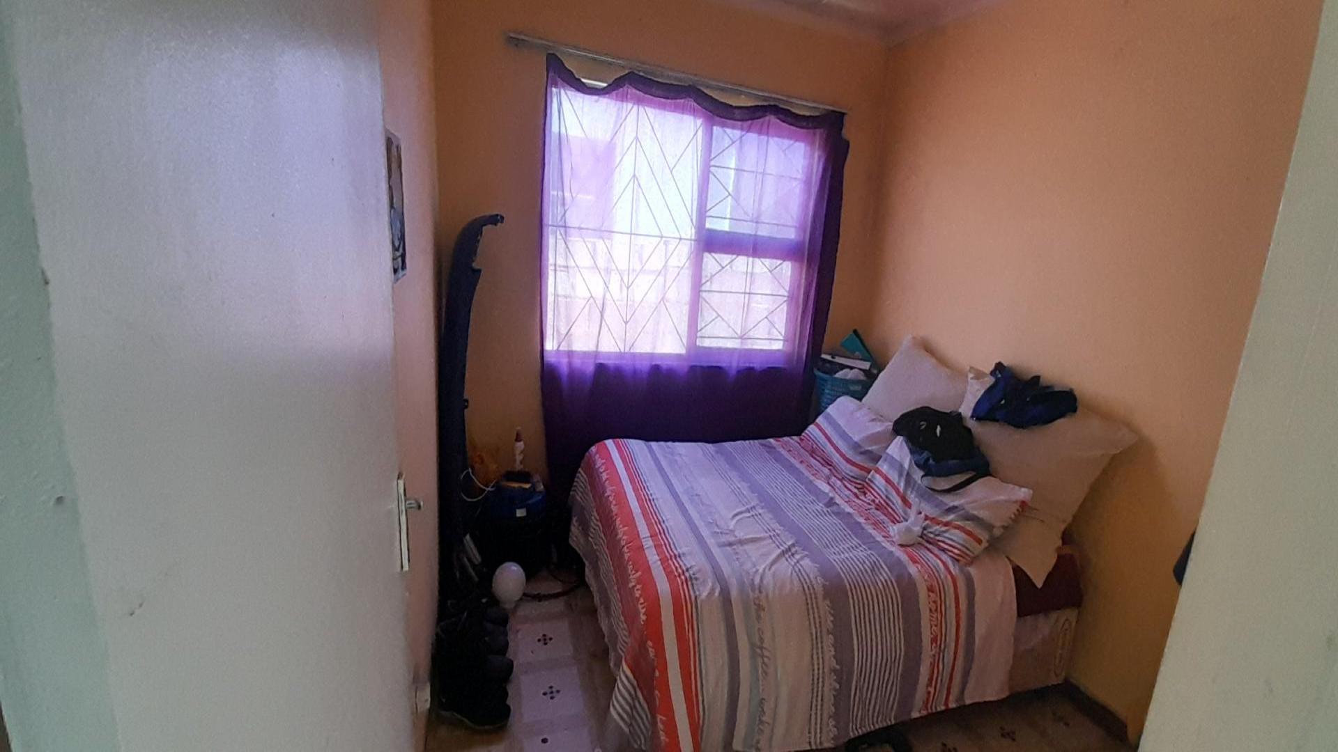 Bed Room 1 of property in Motherwell 3