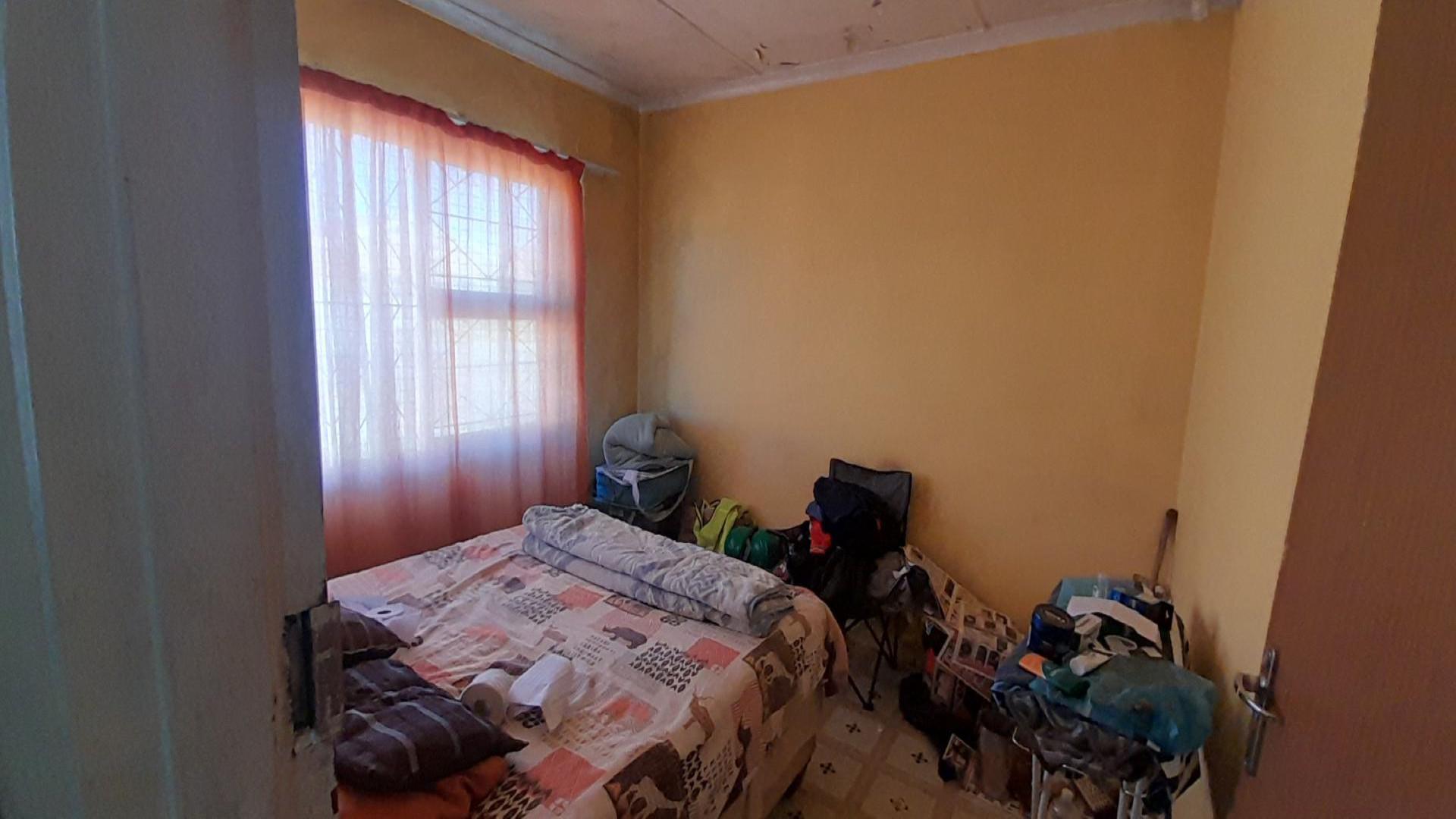 Bed Room 2 of property in Motherwell 3