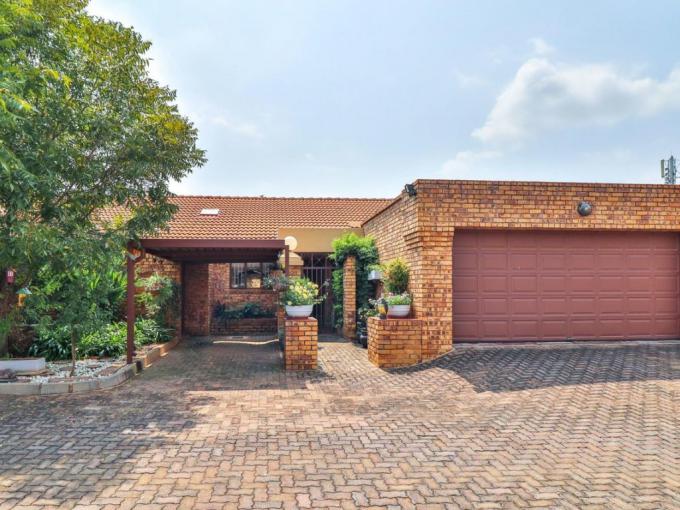3 Bedroom House for Sale For Sale in Faerie Glen - MR673831