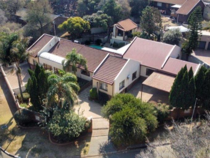 6 Bedroom House for Sale For Sale in Mulbarton - MR673859