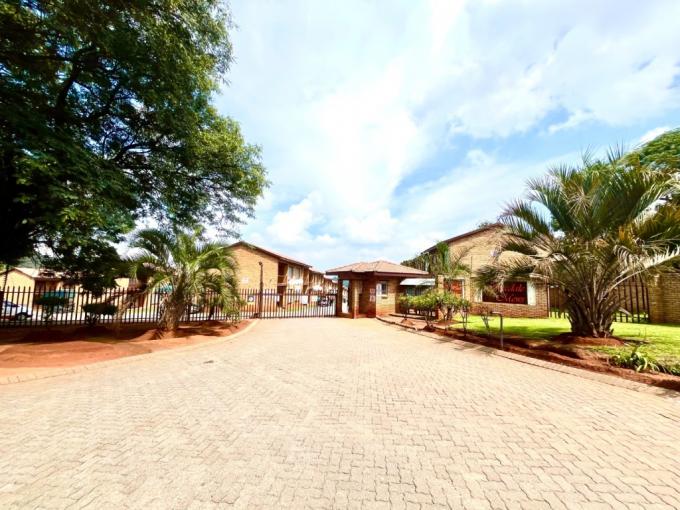 2 Bedroom Simplex for Sale For Sale in Meredale - MR673868