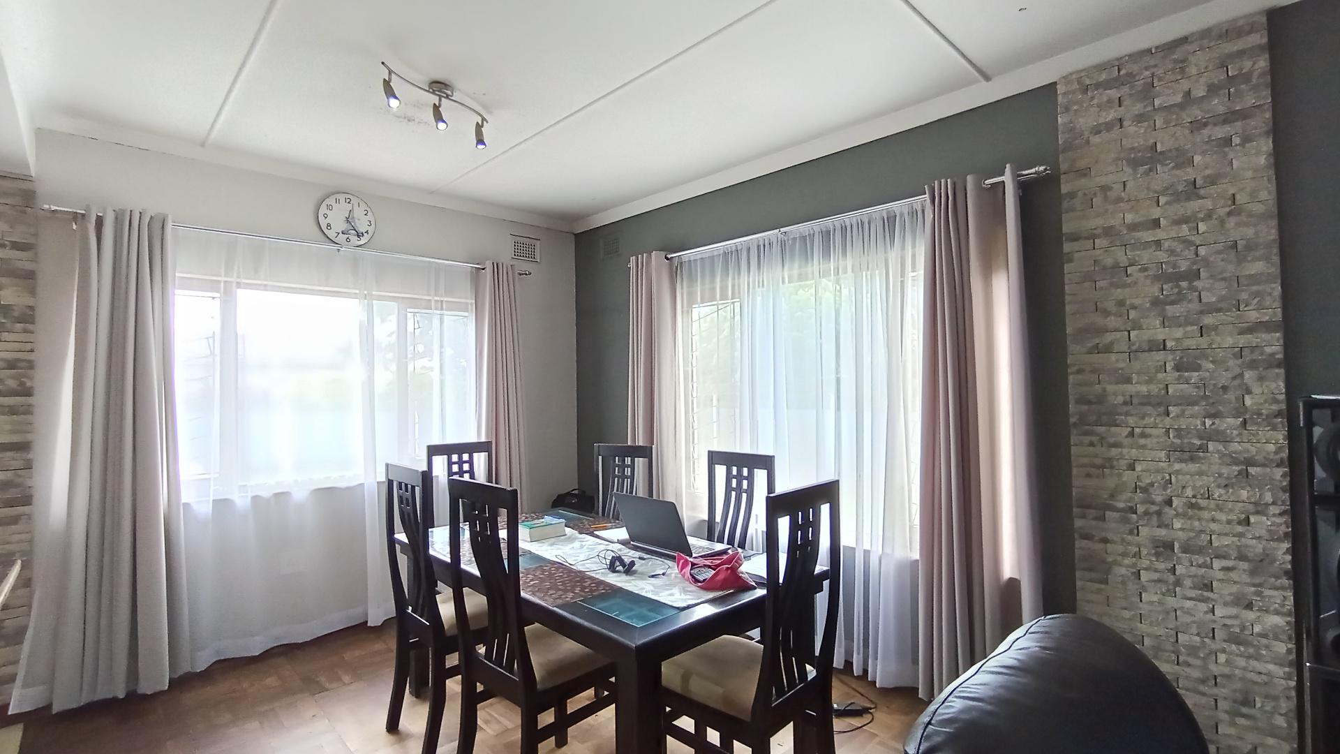 Dining Room - 12 square meters of property in Greenwood Park