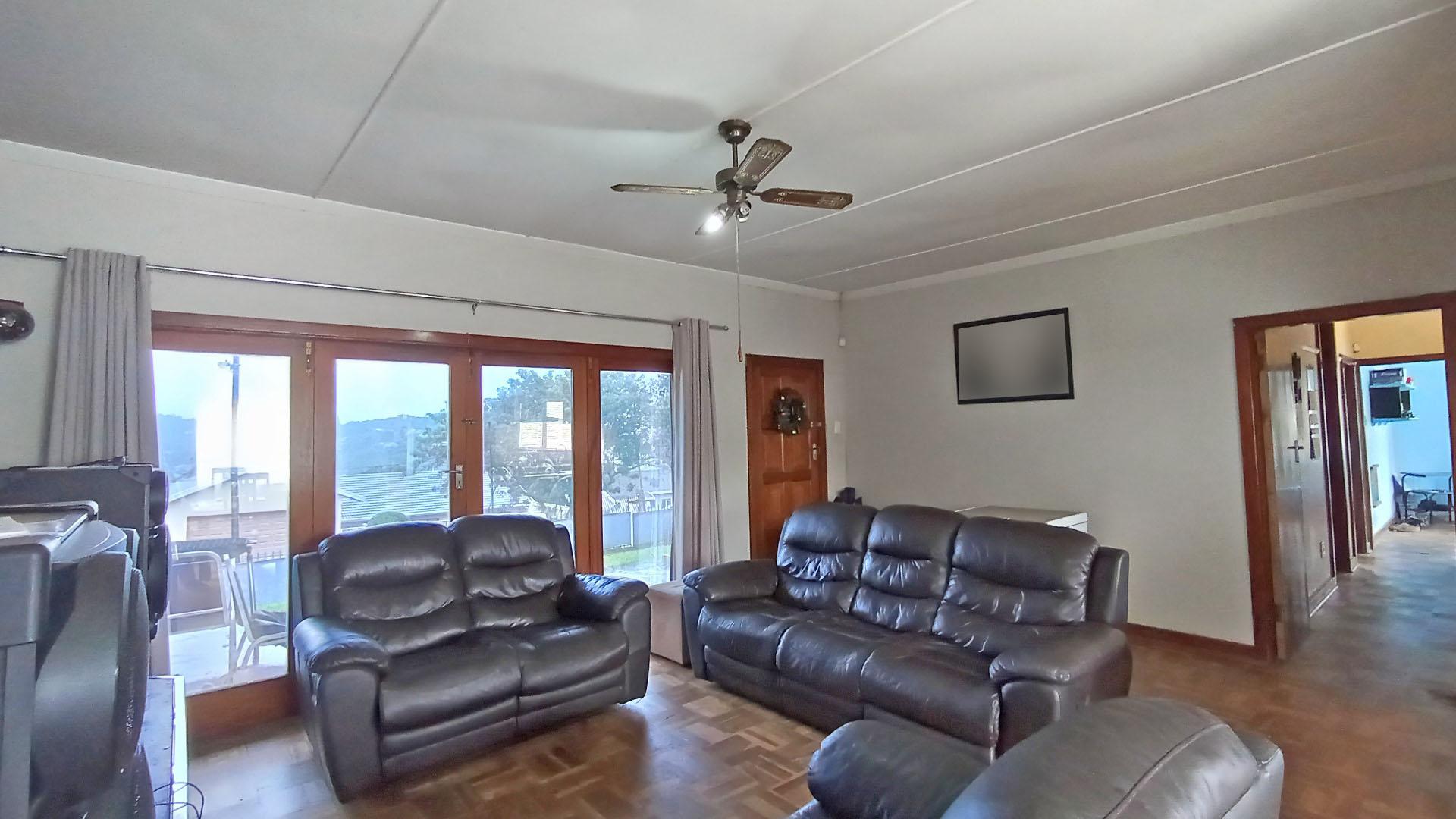 Lounges - 26 square meters of property in Greenwood Park