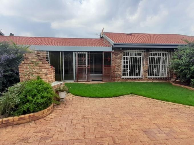3 Bedroom Simplex for Sale For Sale in Brackenhurst - MR673906