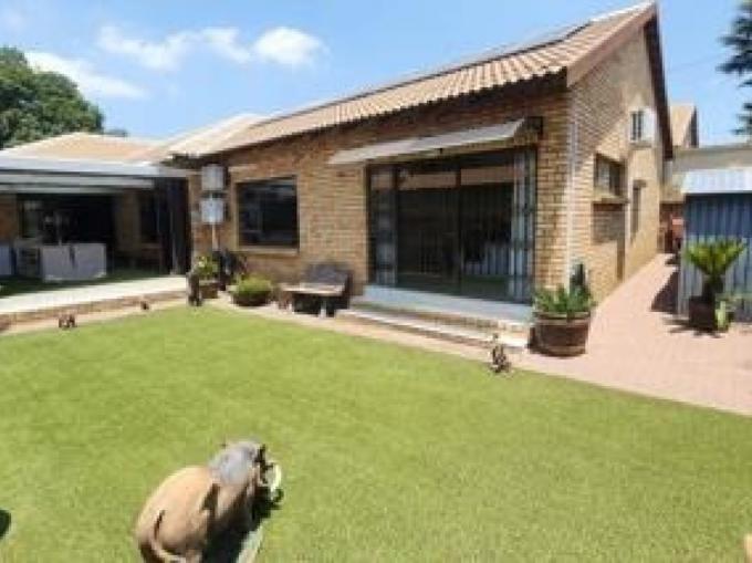 4 Bedroom House for Sale For Sale in New Redruth - MR673908