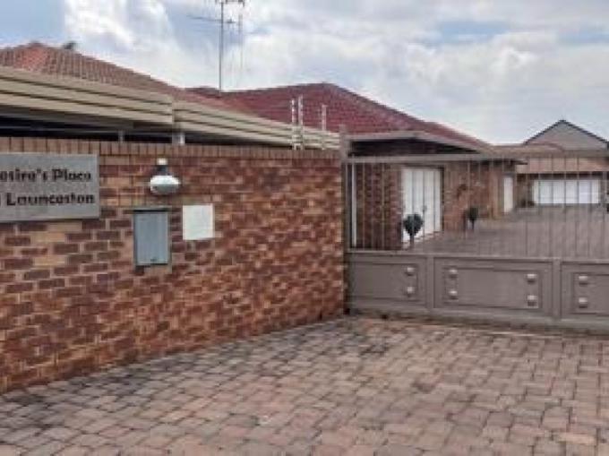 3 Bedroom House for Sale For Sale in New Redruth - MR673909