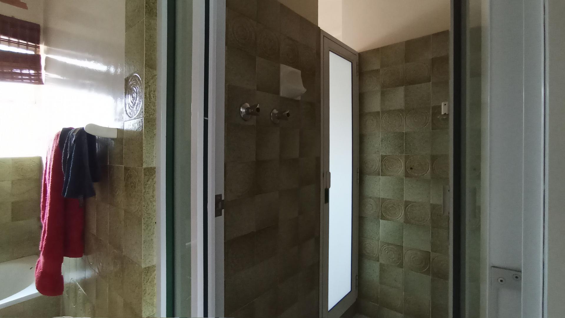 Main Bathroom - 7 square meters of property in Simmerfield