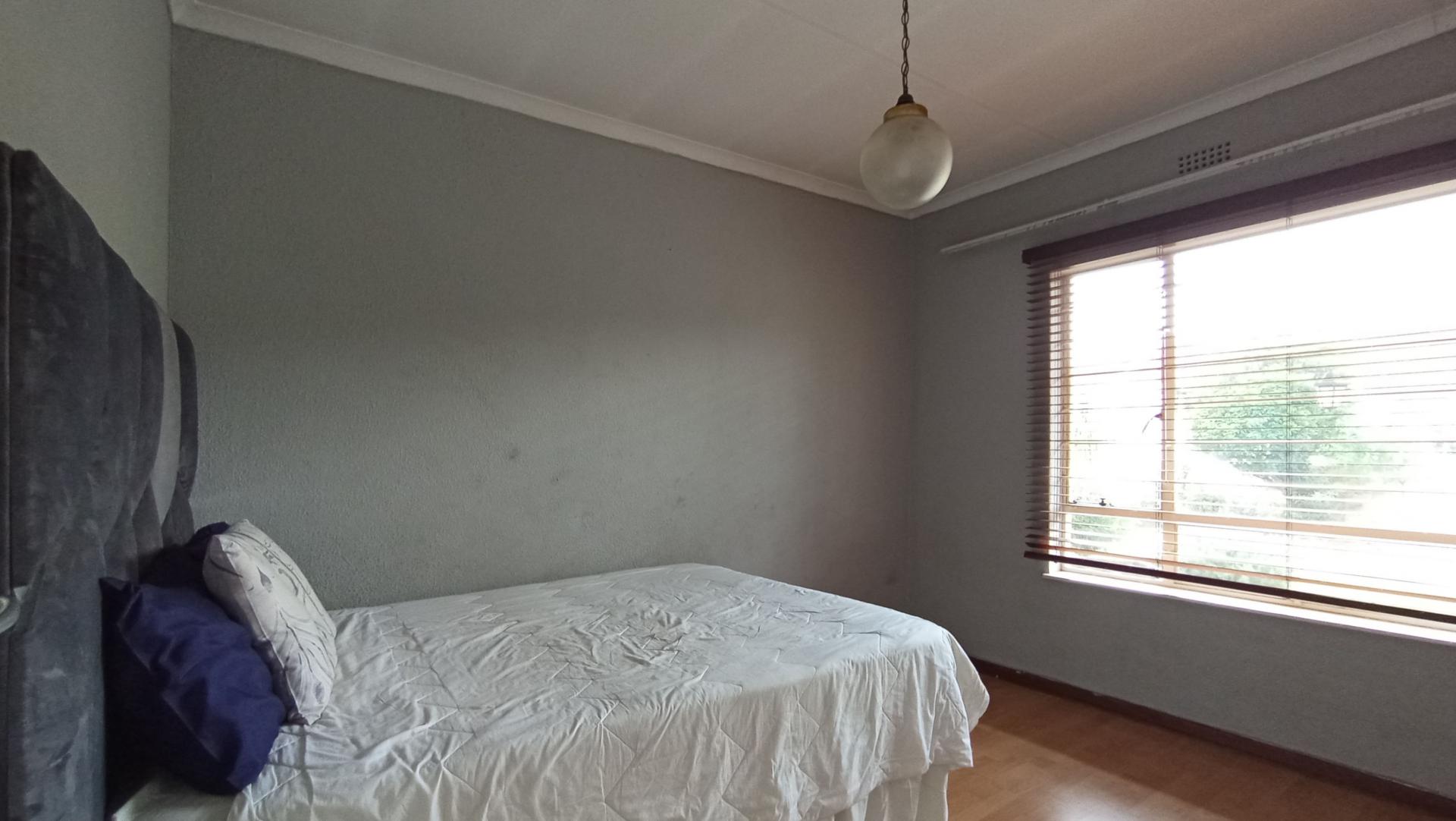 Bed Room 1 - 13 square meters of property in Simmerfield