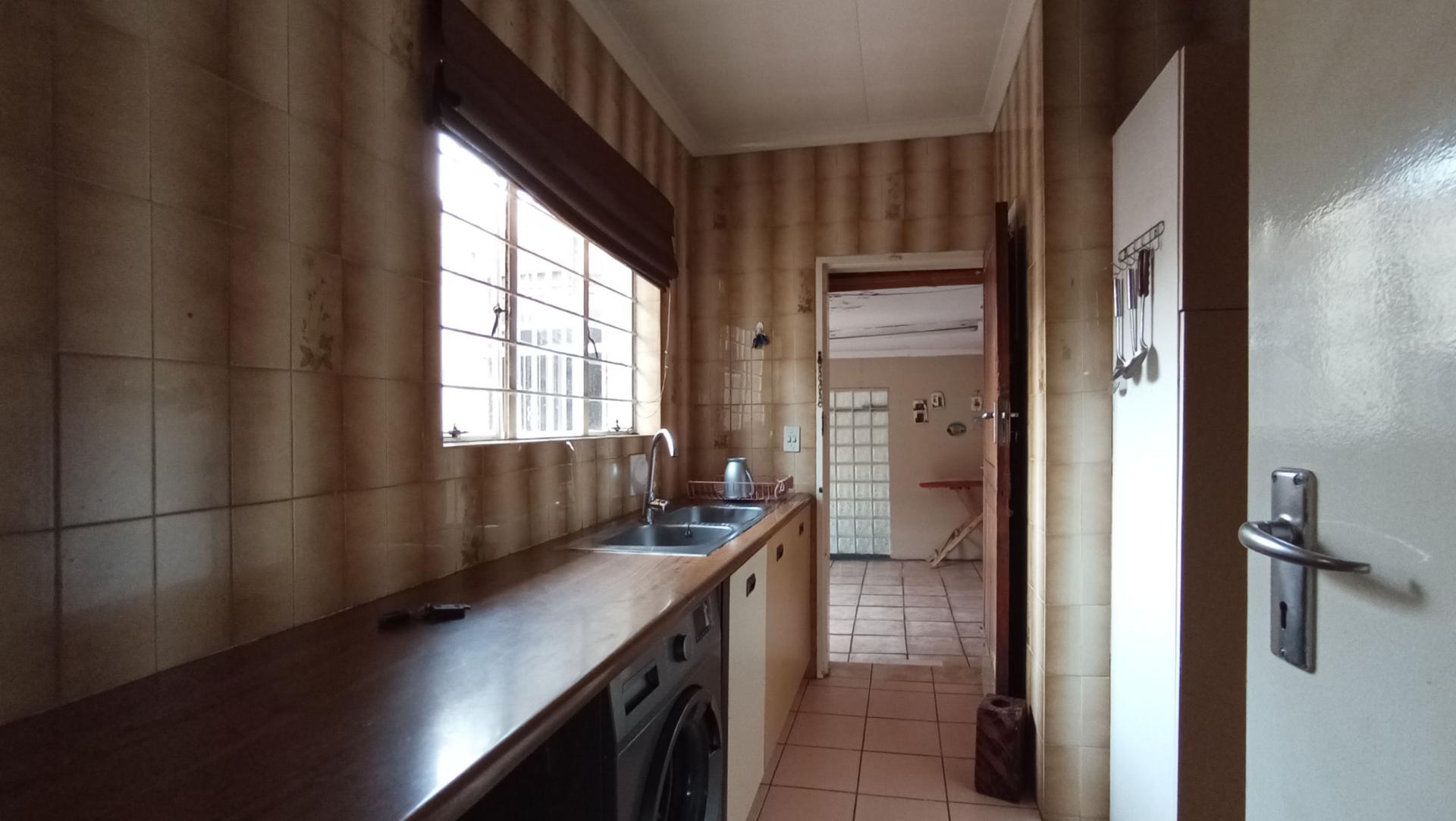 Kitchen - 12 square meters of property in Simmerfield