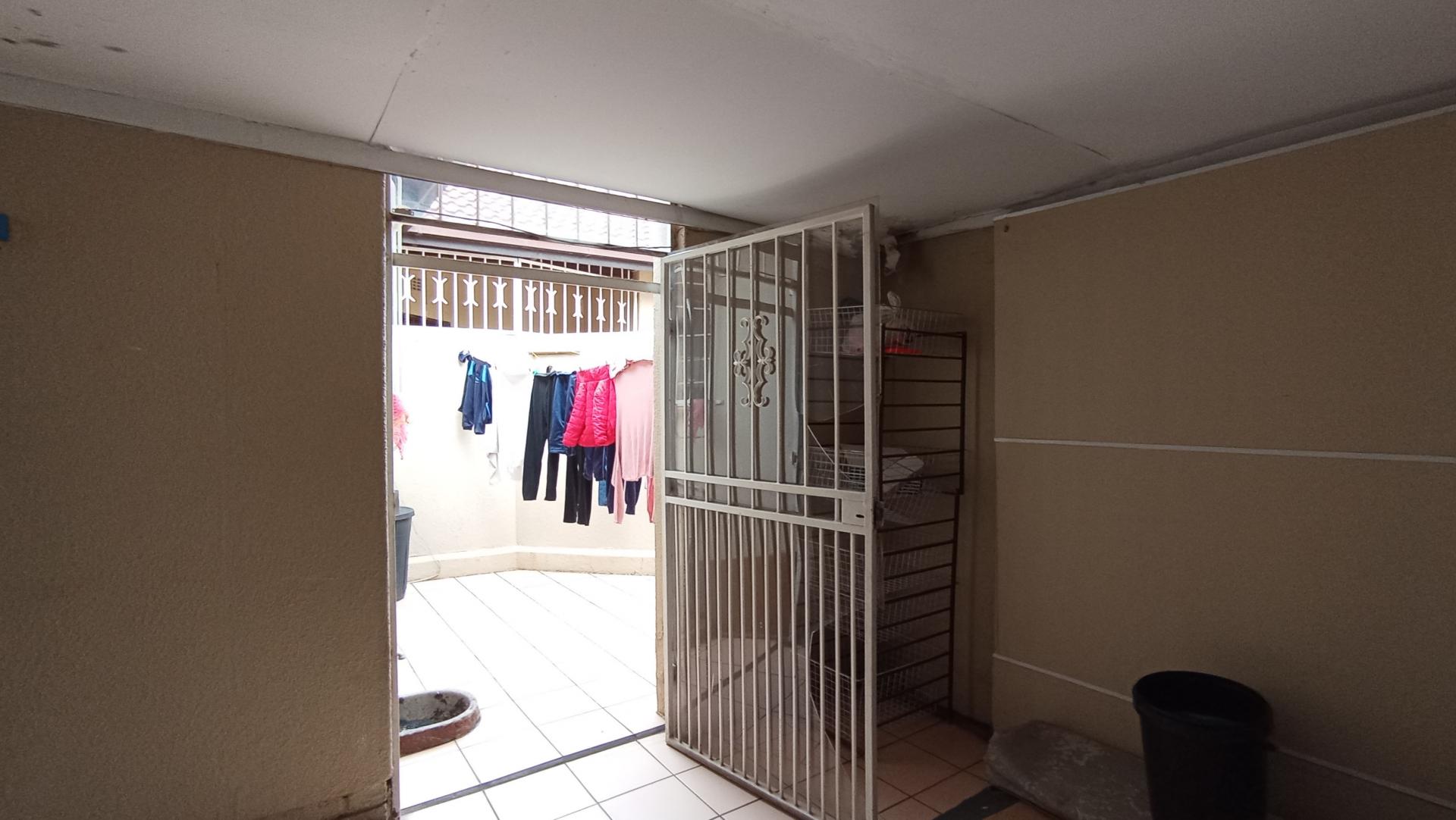 Spaces - 15 square meters of property in Simmerfield