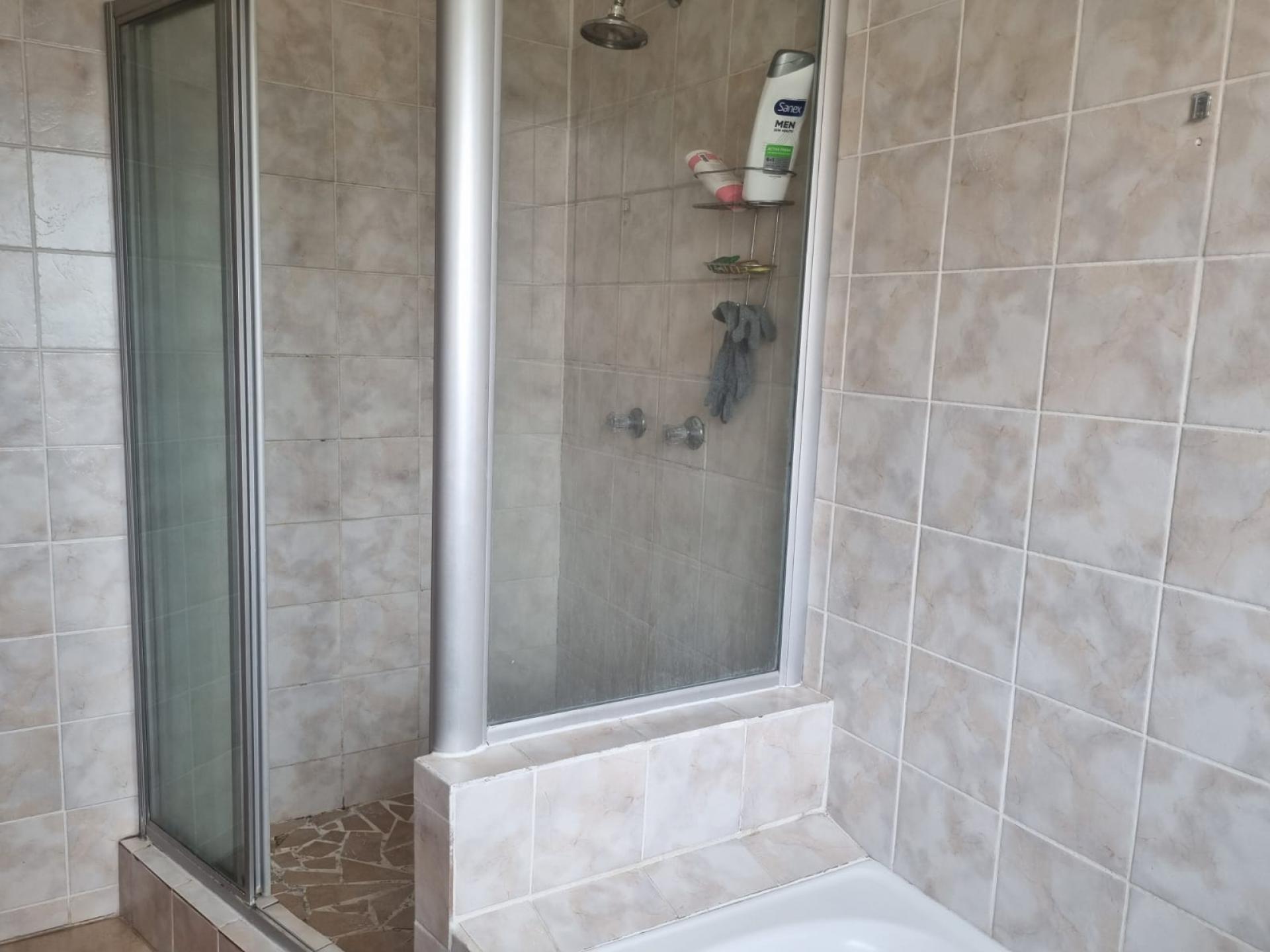 Bathroom 1 of property in Uitenhage