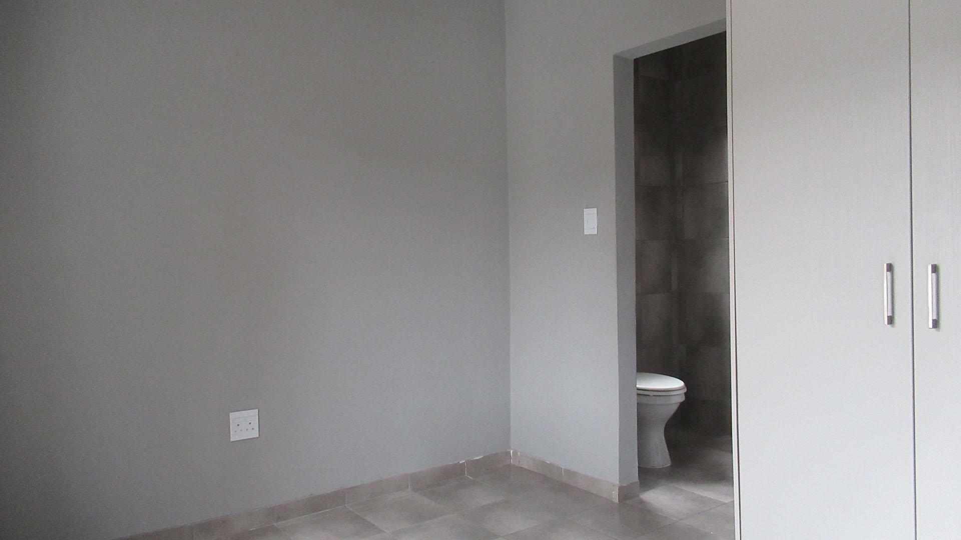 Bed Room 1 - 10 square meters of property in Groblerpark
