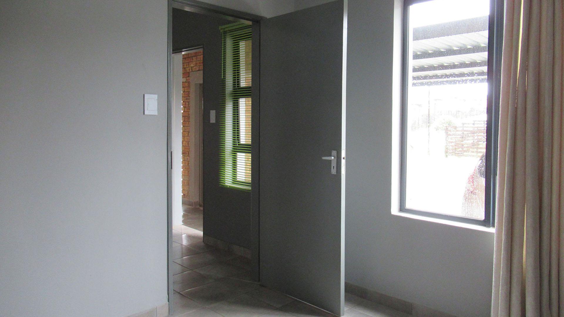 Bed Room 1 - 10 square meters of property in Groblerpark