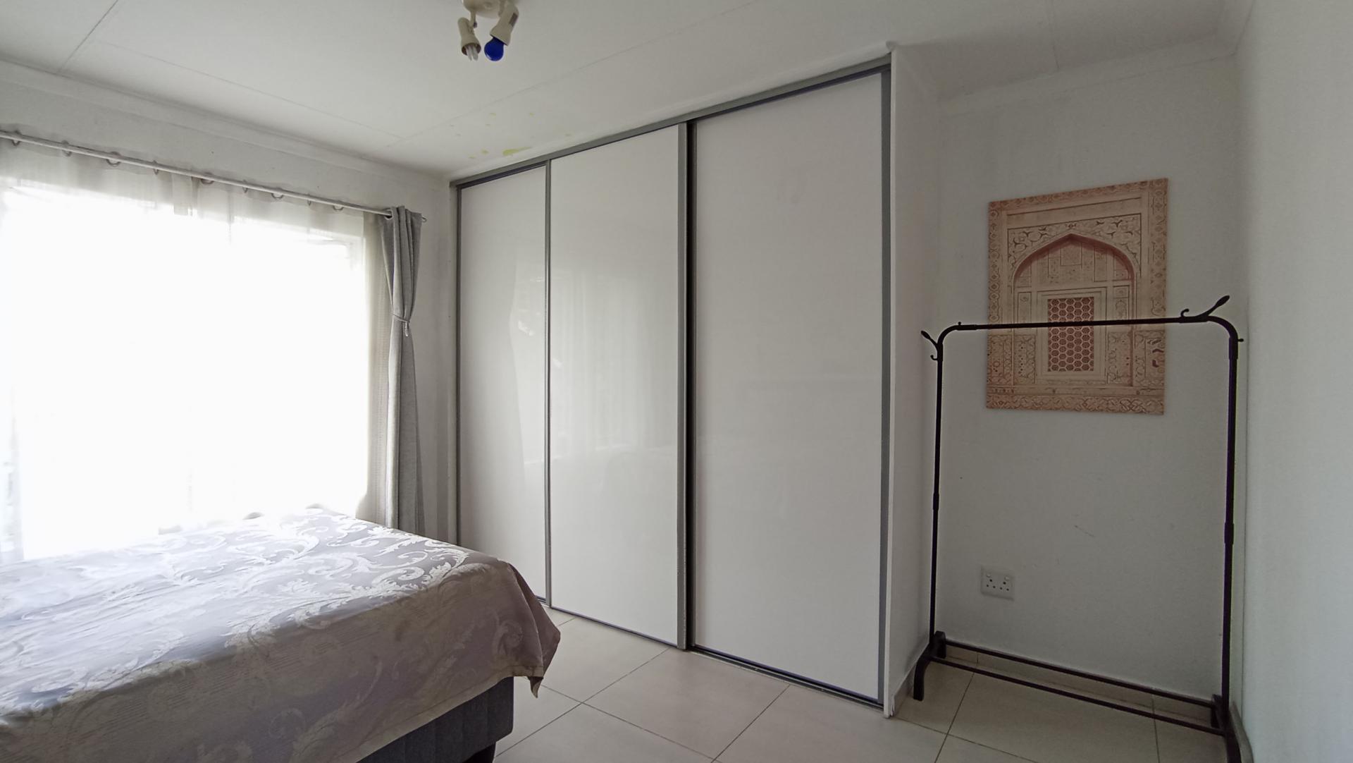 Bed Room 1 - 15 square meters of property in Greenstone Hill