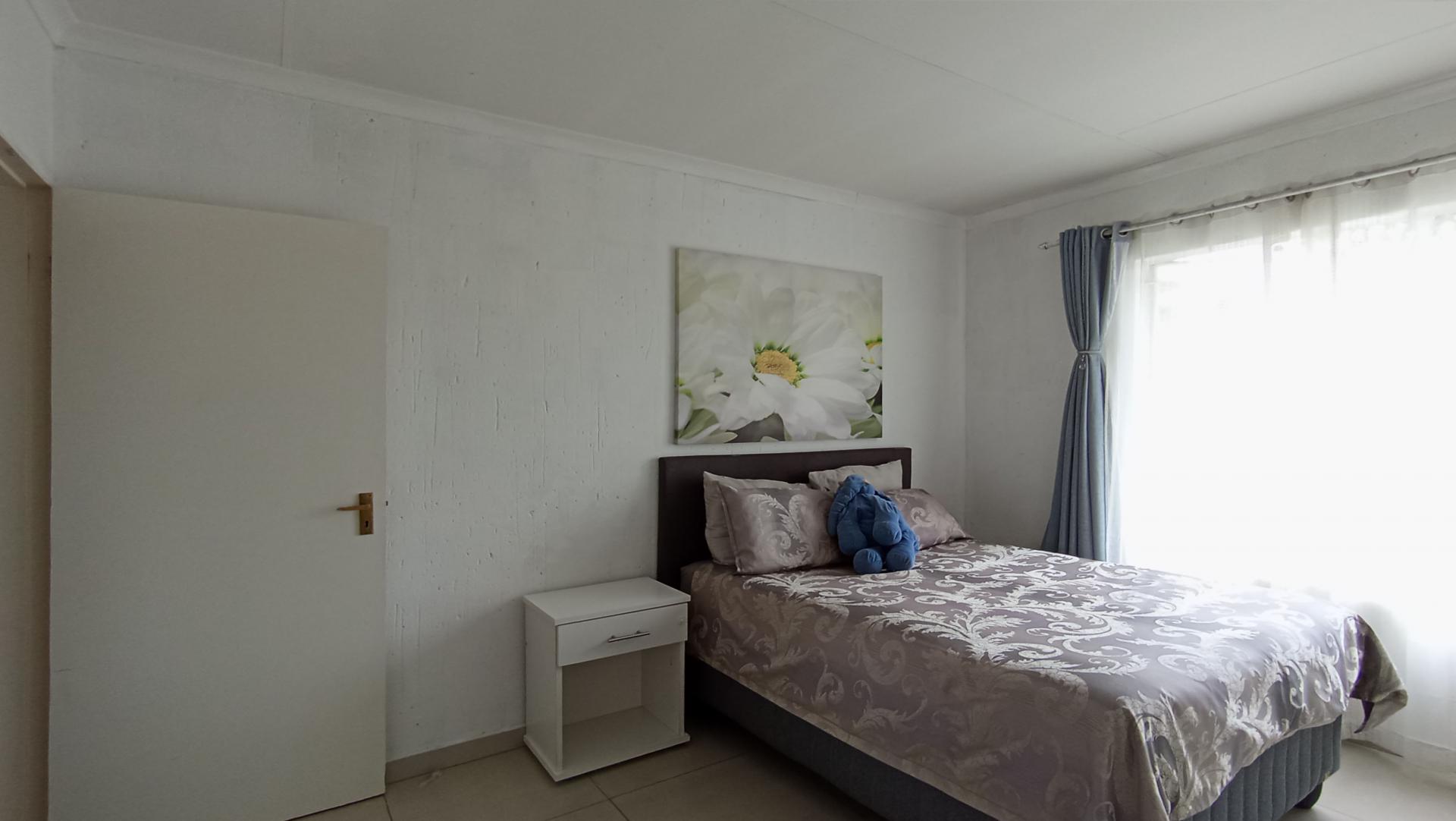 Bed Room 1 - 15 square meters of property in Greenstone Hill