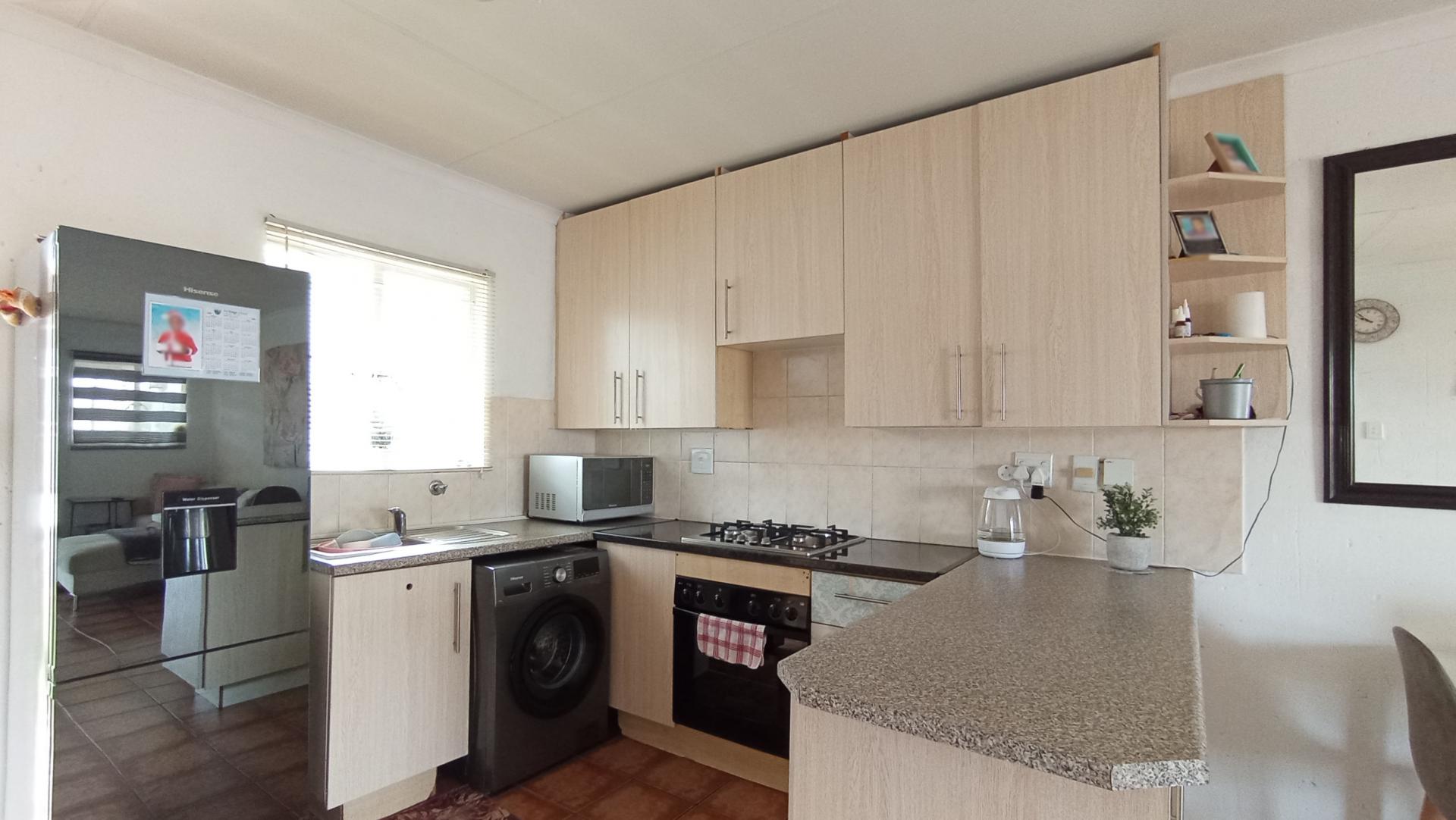 Kitchen - 11 square meters of property in Greenstone Hill