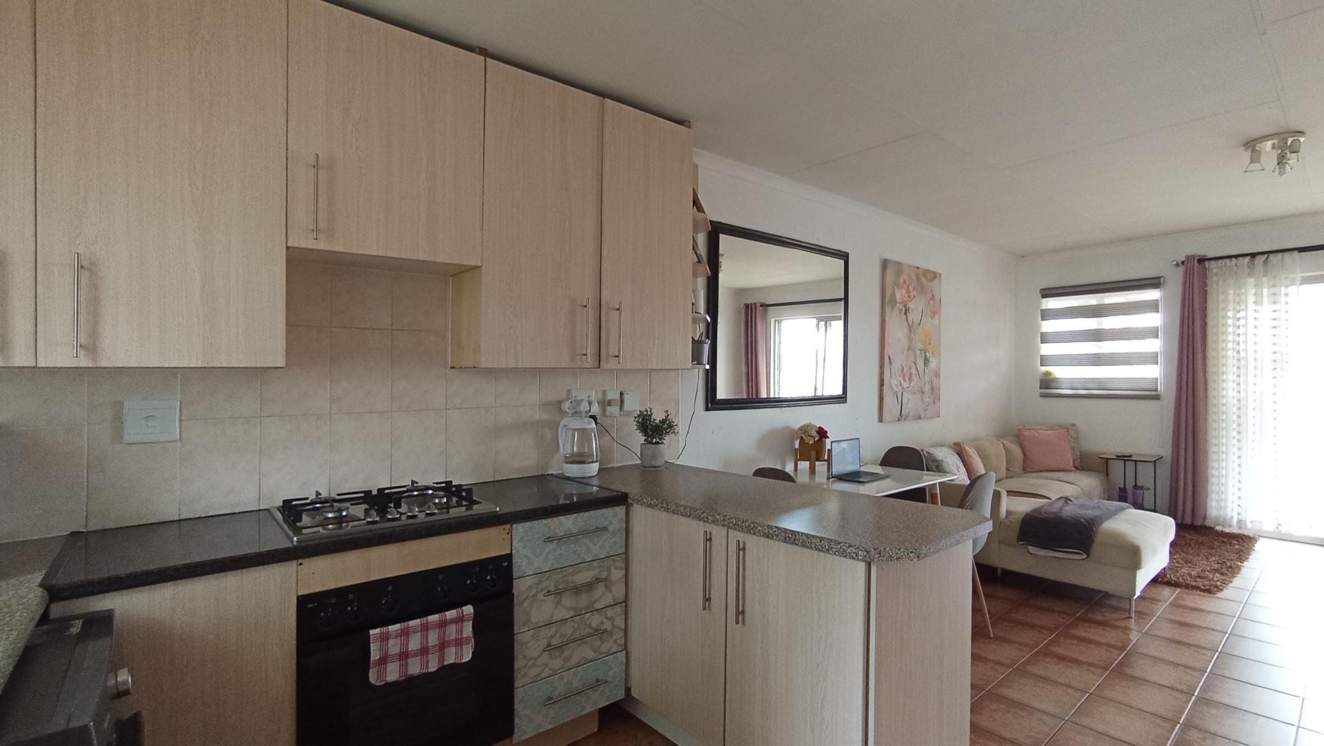 Kitchen - 11 square meters of property in Greenstone Hill