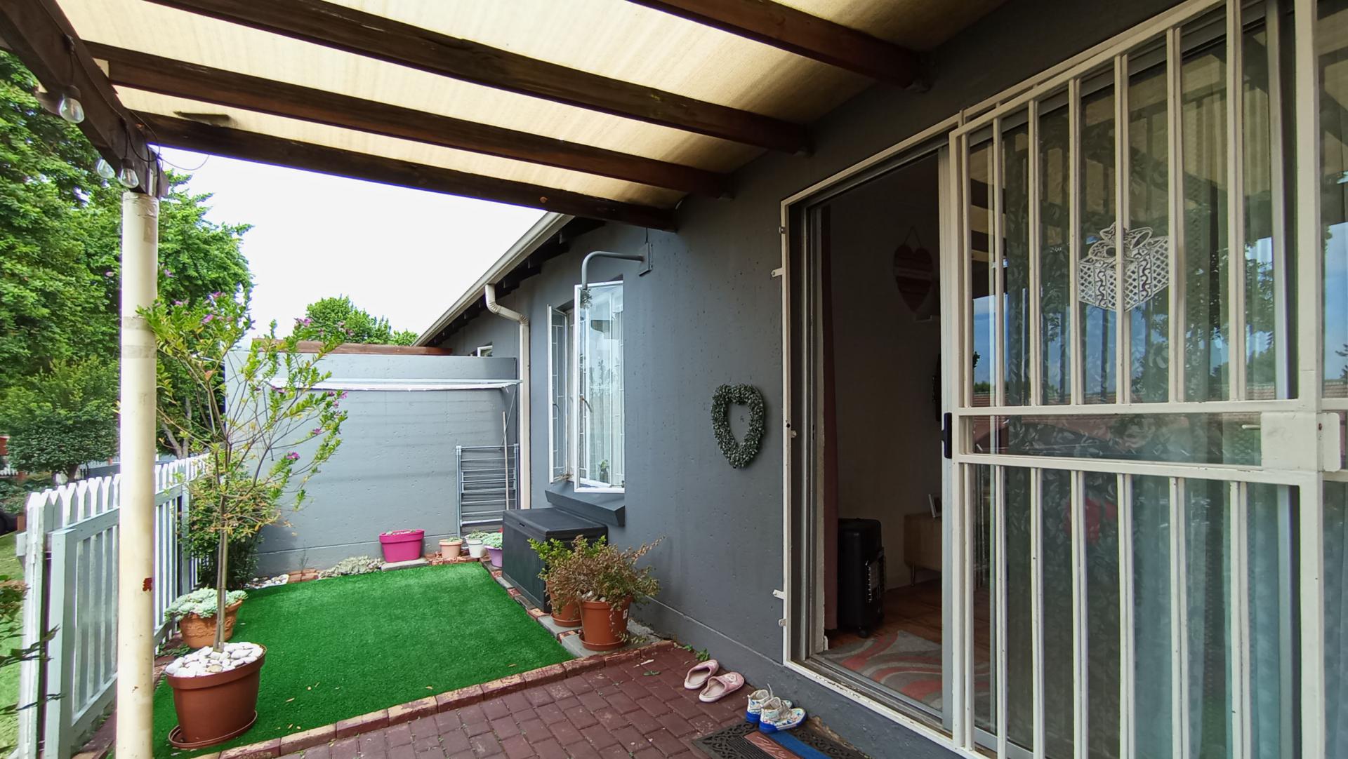 Patio - 13 square meters of property in Greenstone Hill