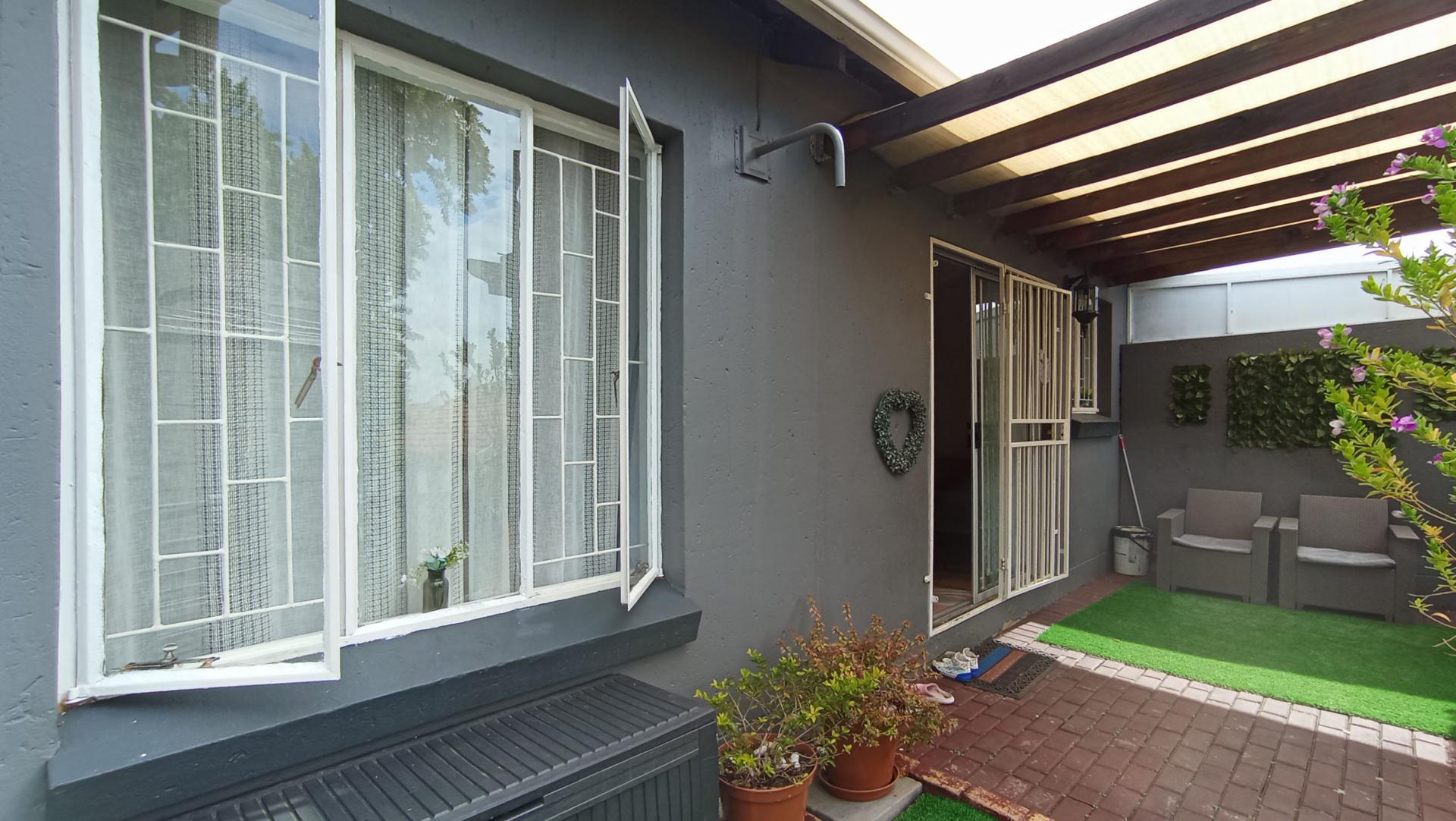 Patio - 13 square meters of property in Greenstone Hill