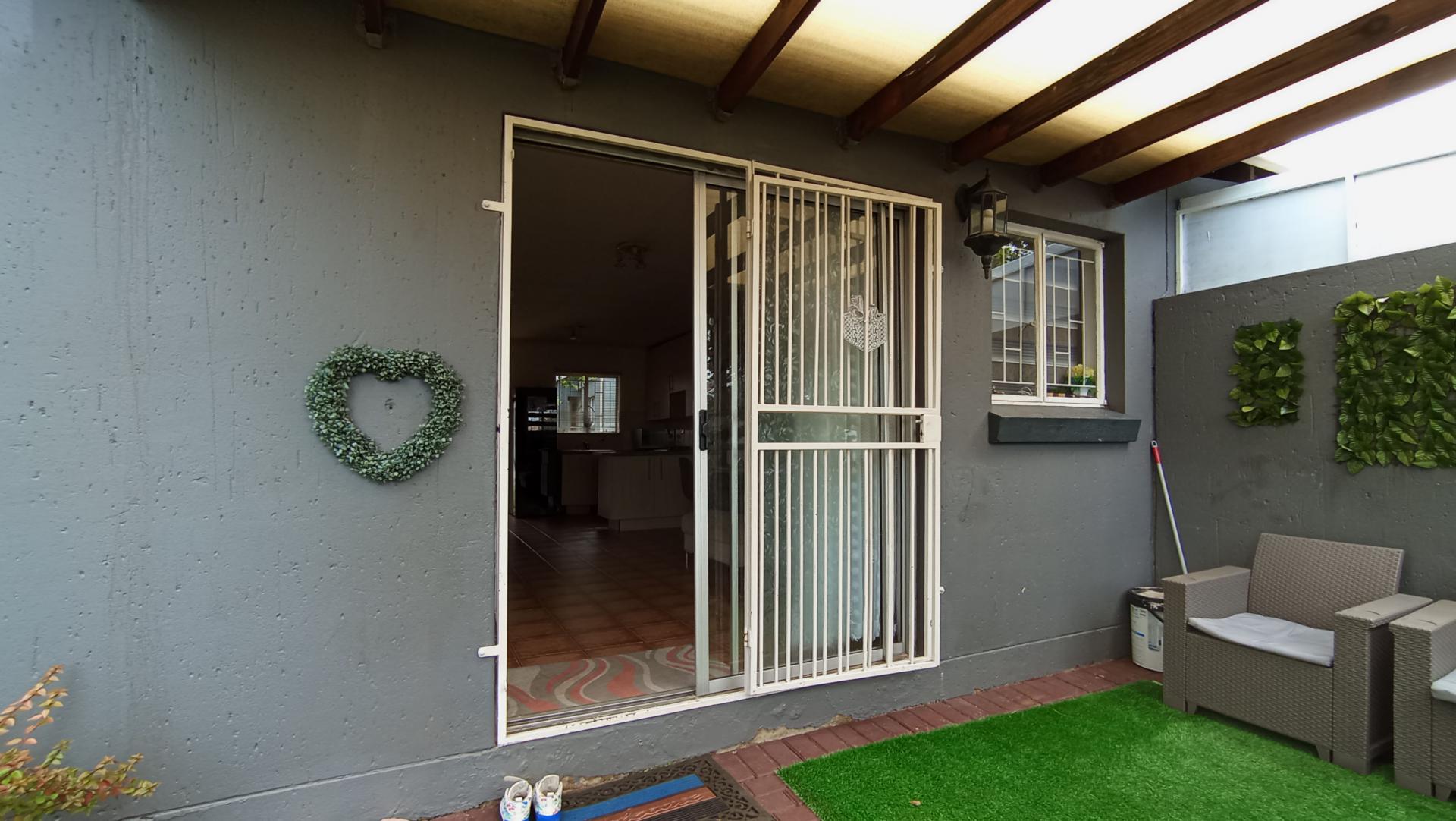 Front View of property in Greenstone Hill
