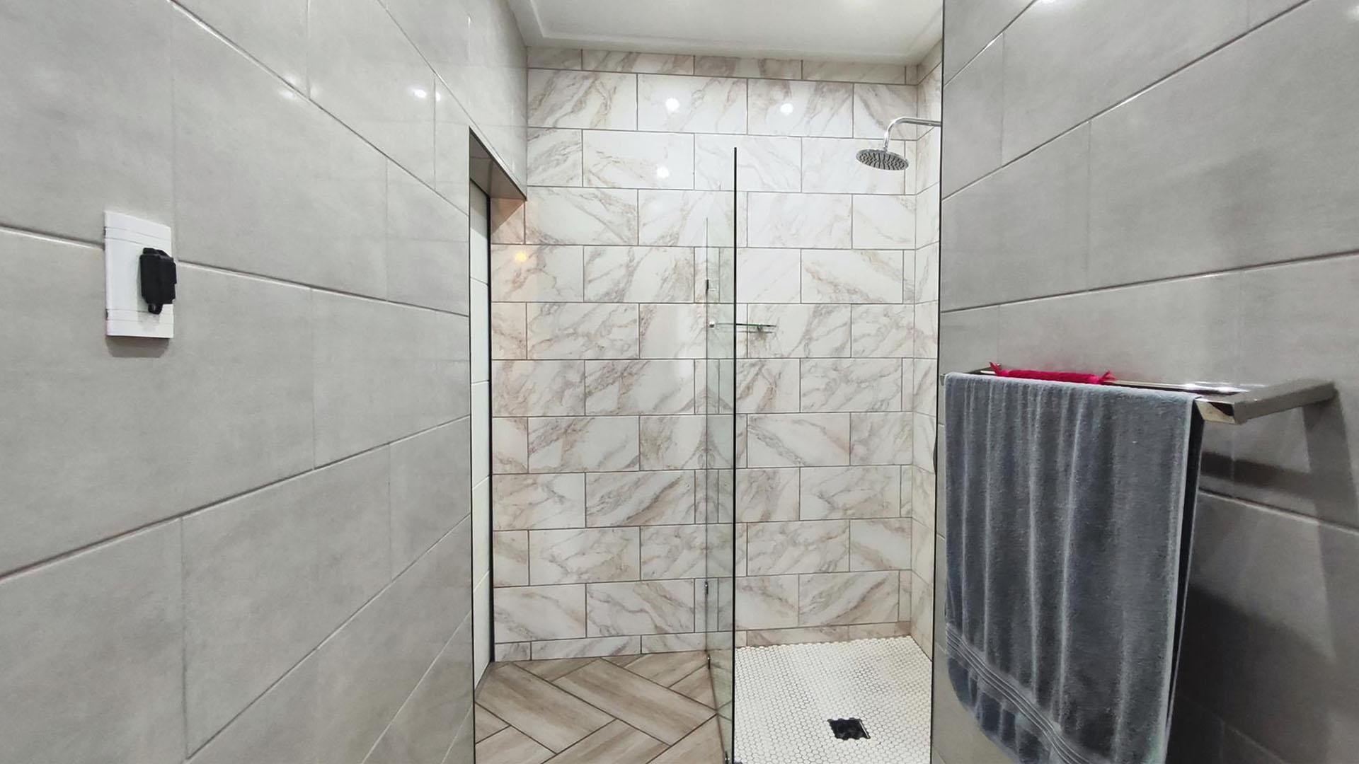 Bathroom 1 - 7 square meters of property in Rynfield